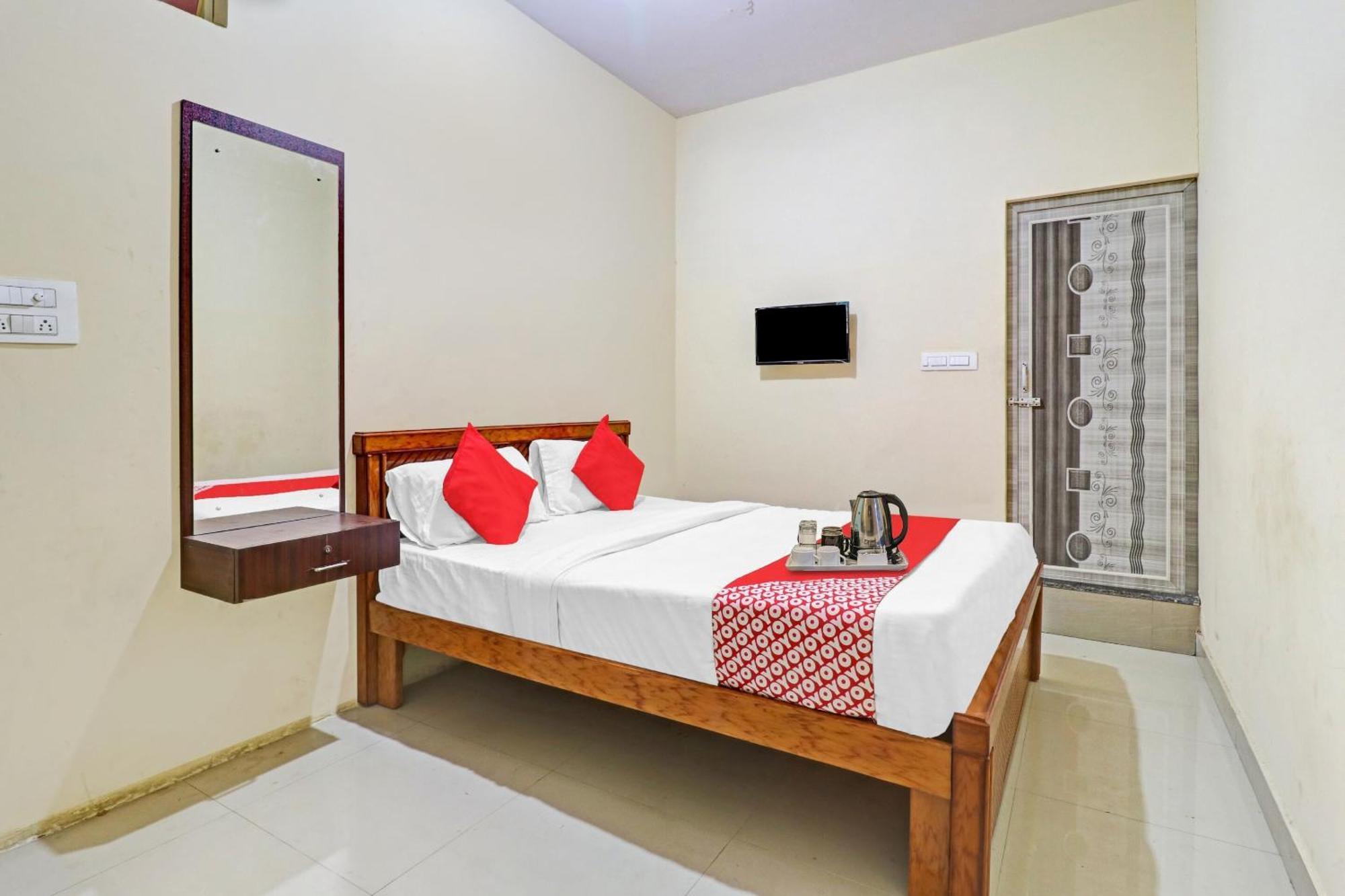 Hotel O Lakshmi Sri Deluxe Boarding & Lodgeing Kumbalgod Luaran gambar